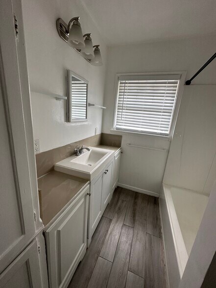 Building Photo - 10418 El Rancho Dr