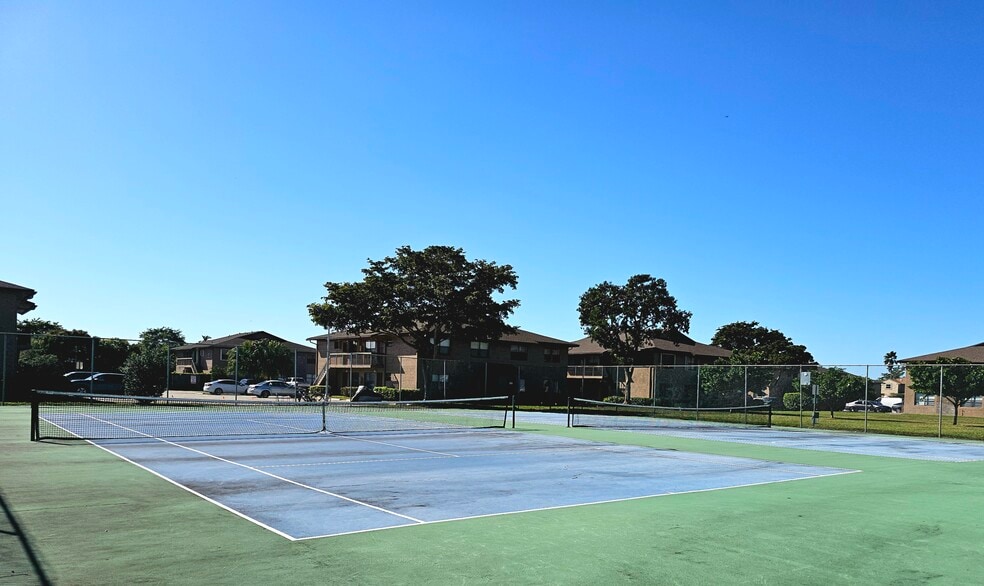 Building Photo - 10031 Winding Lake Rd