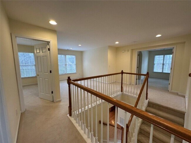 Building Photo - 4008 Divot Ct