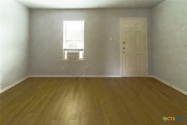 Building Photo - 116 W Avenue A