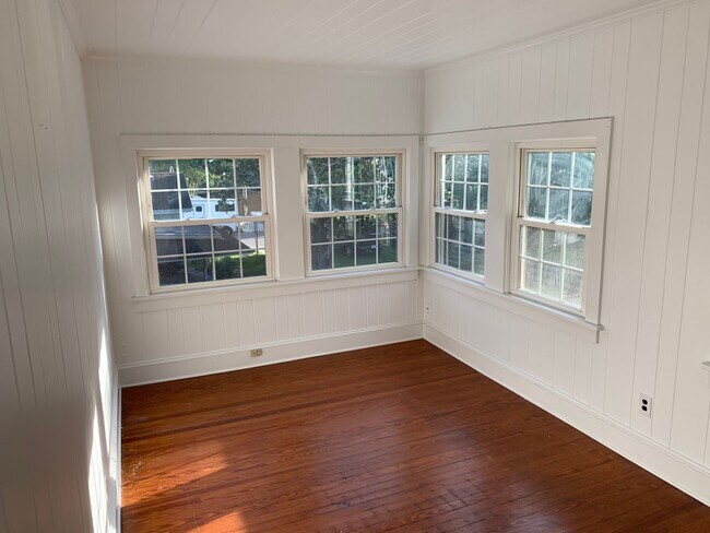 Building Photo - 805 Raleigh St