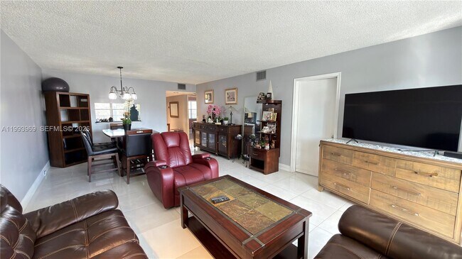 Building Photo - 12500 SW 5th Ct