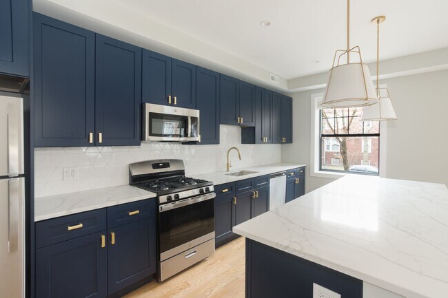 Building Photo - 2020-2036 Montrose Ave