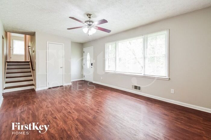 Building Photo - 5674 Sandhurst Dr