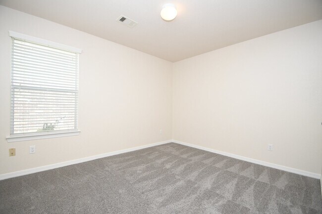 Building Photo - 3306 Southern Grove Ln