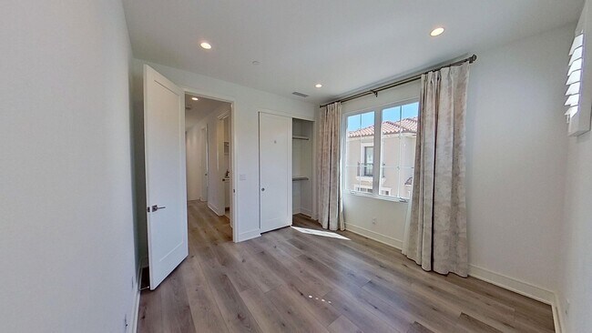 Building Photo - 147 Winnett