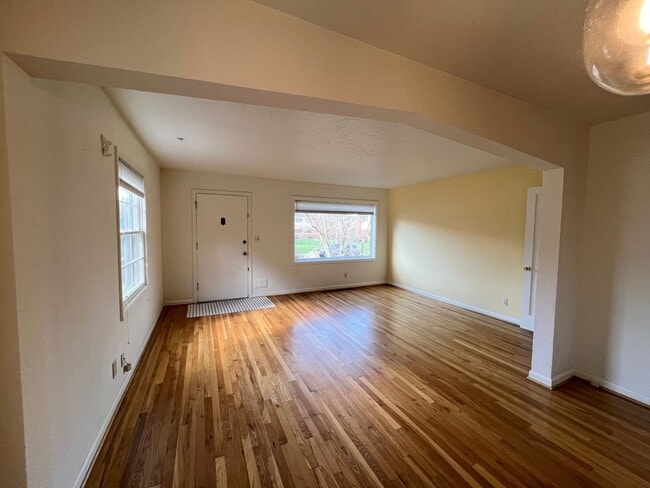 Building Photo - S0349