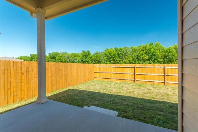 Building Photo - 216 Hess Dr