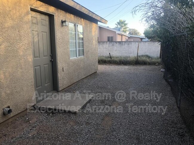 Building Photo - 4538 E Lester St