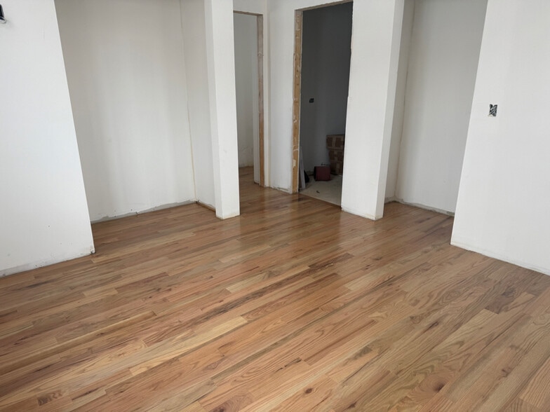 Building Photo - 1249 S Kedvale Ave