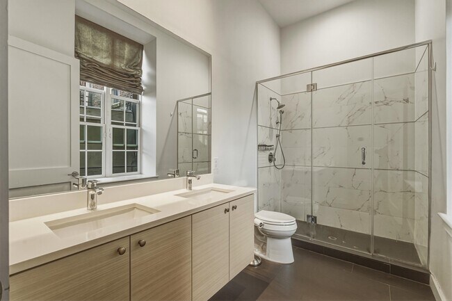 Building Photo - 304 Pavonia Ave