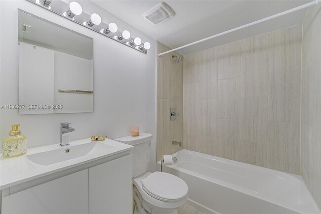 Building Photo - 1801 S Treasure Dr