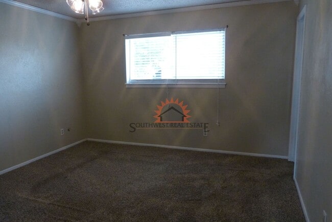 Building Photo - Lovely 3 bedroom 2 bath brick home.