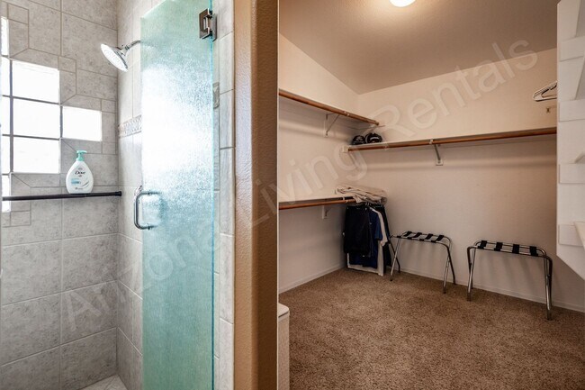 Building Photo - FURNISHED POOL HOME