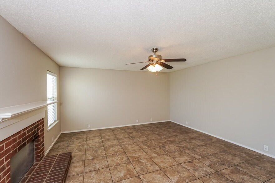 Building Photo - 7001 Baybridge Dr