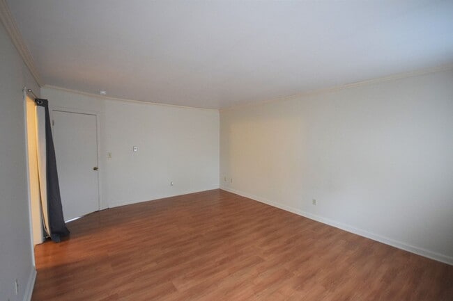 Building Photo - Brick Townhome in Park Forest!