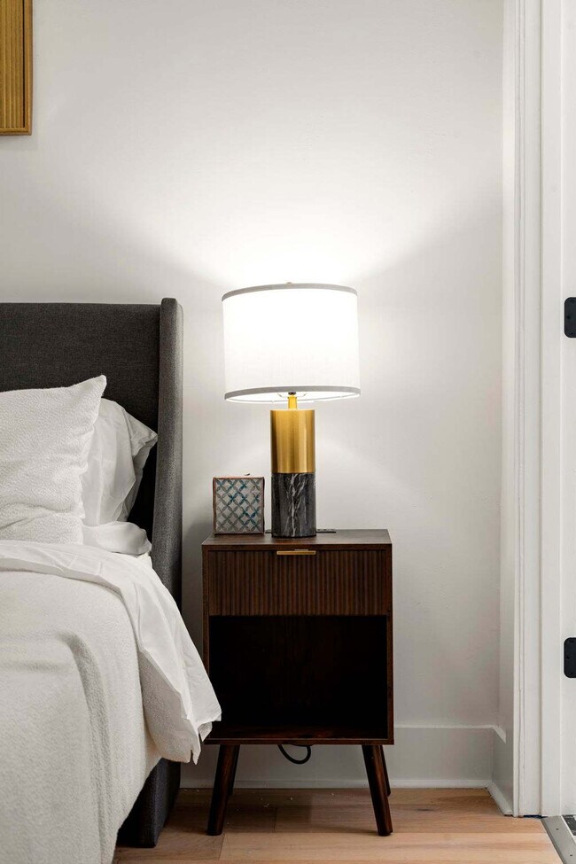 Building Photo - 1941 W Augusta Blvd