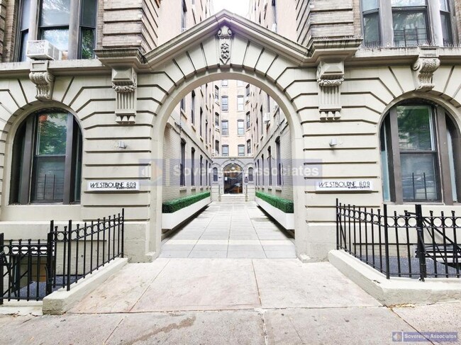 Building Photo - 2 bedroom in NEW YORK NY 10031