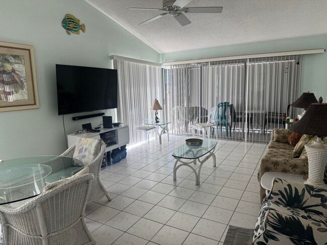 Building Photo - 1217 Sombrero Blvd