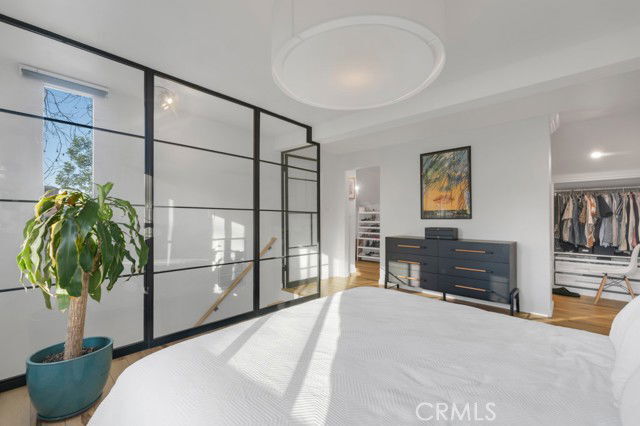 Building Photo - 5727 Colbath Ave