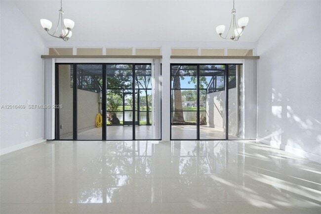 Building Photo - 10941 N Lakeview Dr