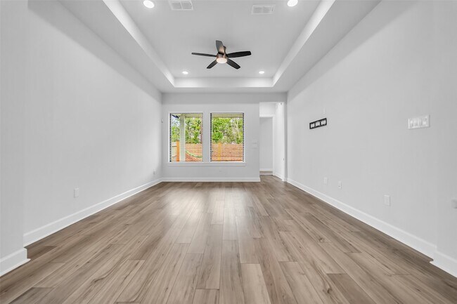 Building Photo - 1535 Park Path Dr