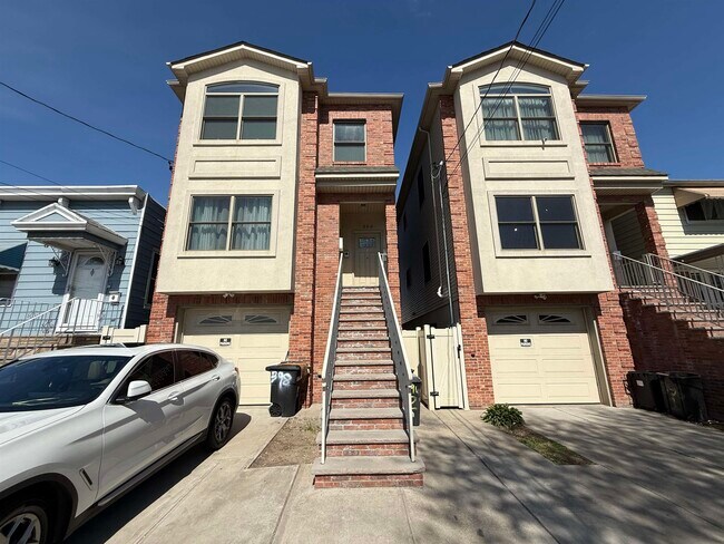 Building Photo - 398 Cator Ave