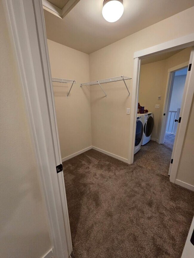 Building Photo - Beautiful 3-Bed Home with Private Yard and Modern Upgrades