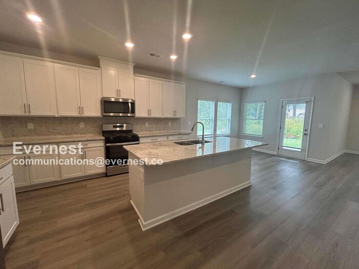 Building Photo - 3954 Brushy St