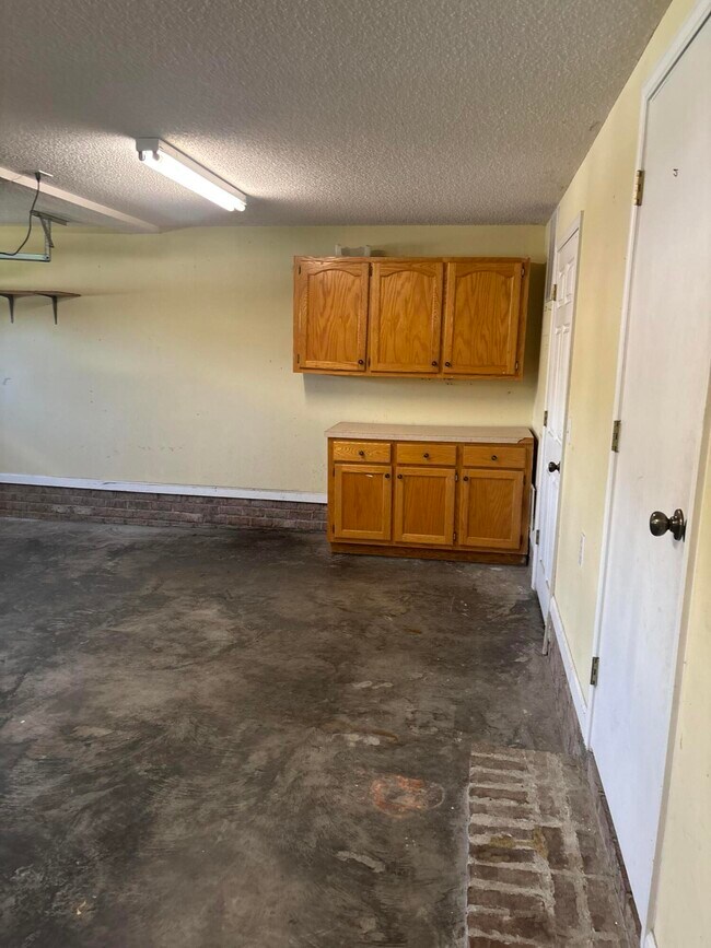 Building Photo - 20 Walden Cir
