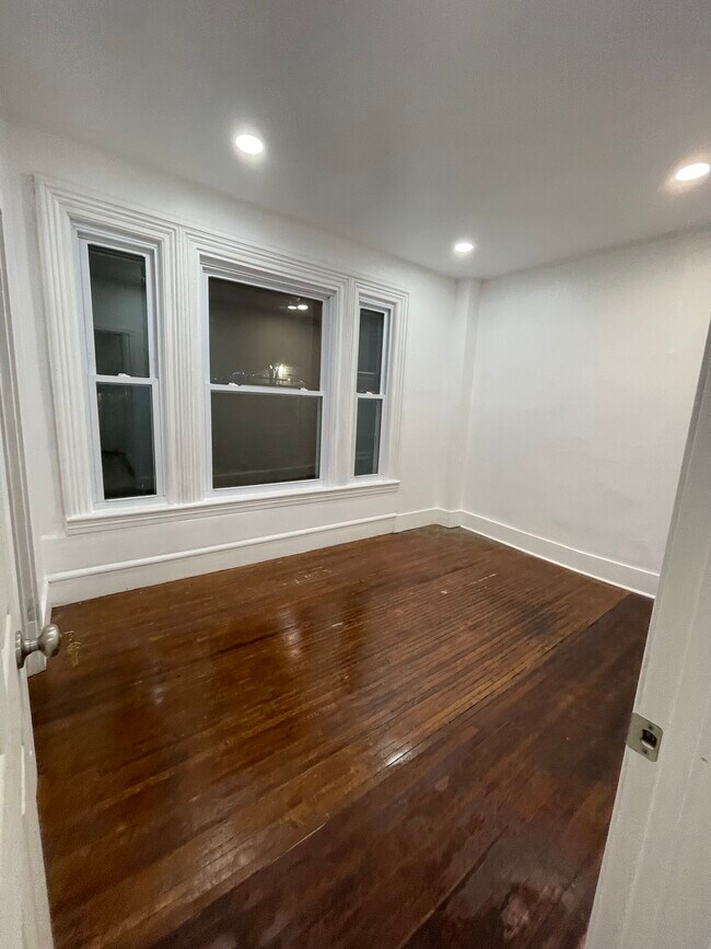 Building Photo - 86 Maplewood Ave