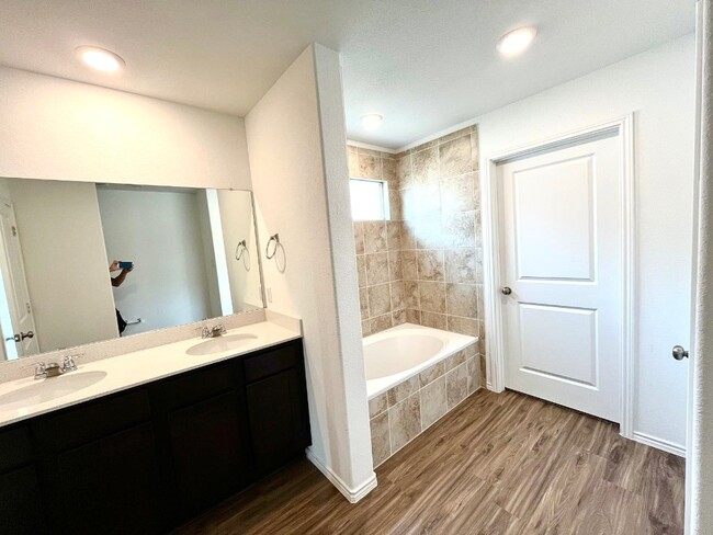 Building Photo - 112 Wolseley Dr