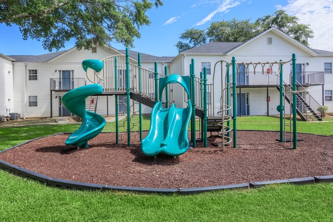 Building Photo - Retreat at the Park