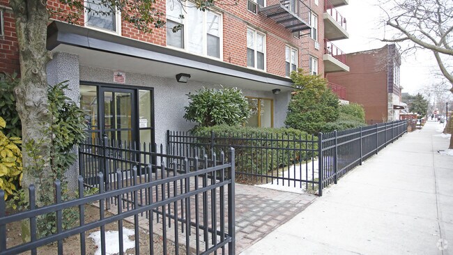 Building Photo - 2355 E 12th St