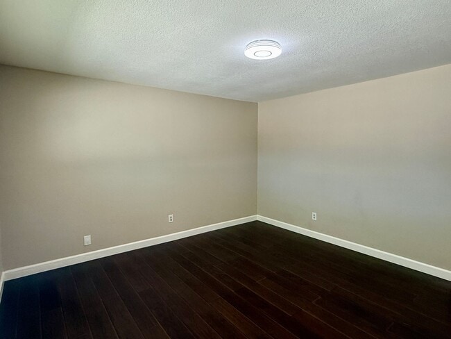 Building Photo - Updated 3 Bedroom 2 Bath Blossom Valley Duplex w/Private Yard