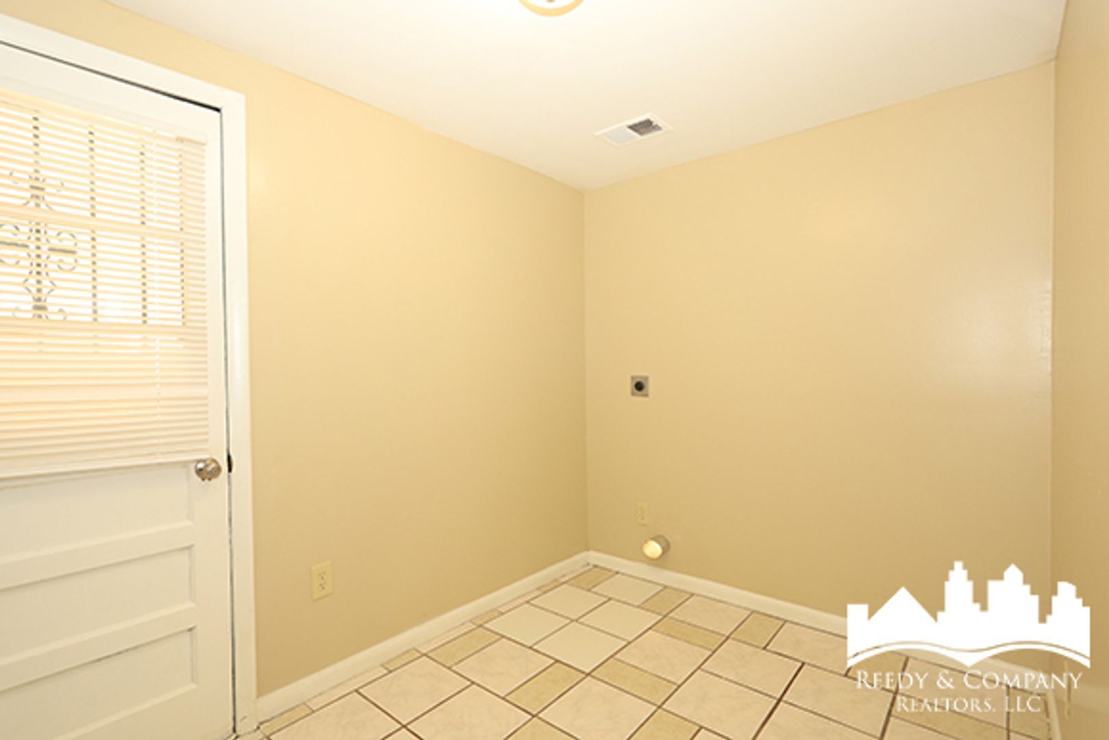 Building Photo - 1555 Staunton Dr