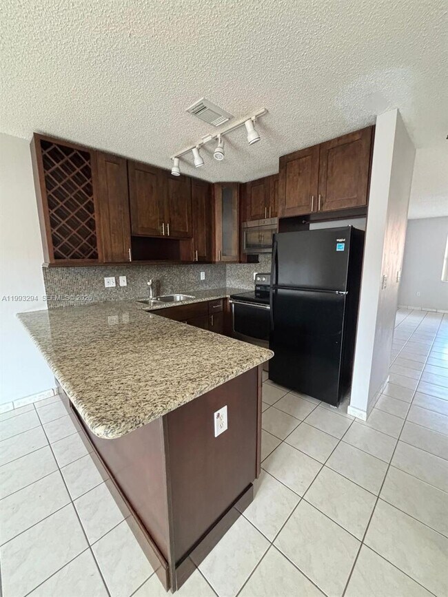 Building Photo - 6272 SW 139th Ave