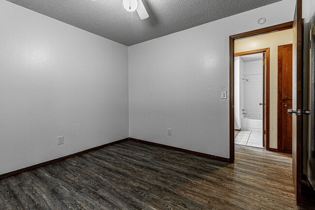 Building Photo - 3 Bed 2 Bath in OKC!