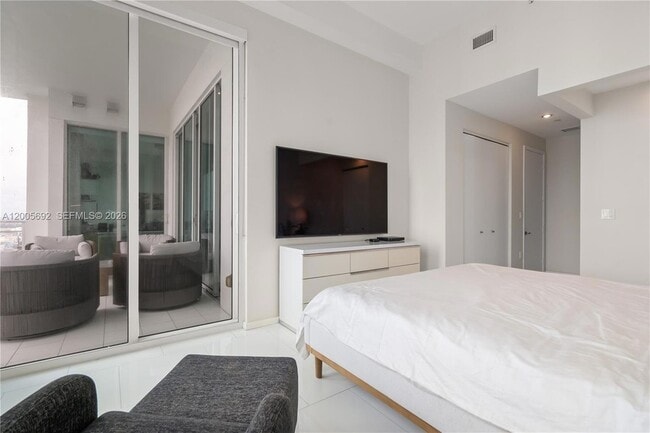 Building Photo - 900 Brickell Key Blvd