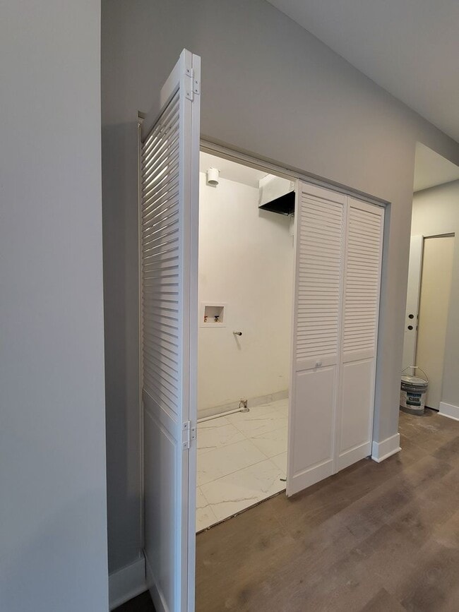 Building Photo - 1319 W Cullerton St