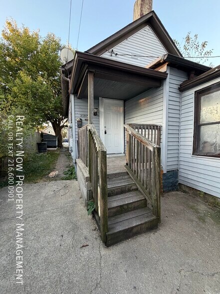 Building Photo - 3507 Carlyle Ave