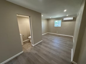 Building Photo - 180 S Glenwood St