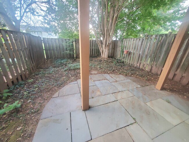 Building Photo - 14142 Betsy Ross Ln