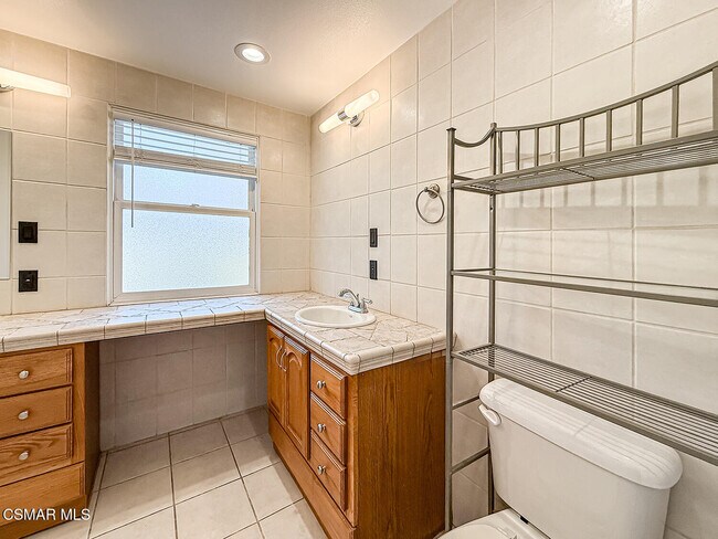 Building Photo - 2561 Heywood St