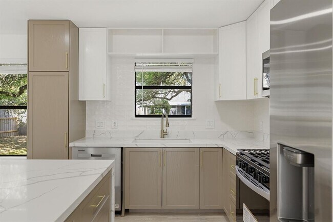 Building Photo - 1707 Yucca Ln