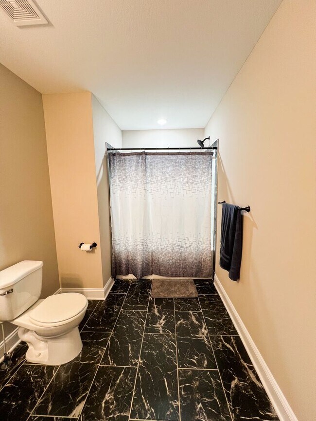 Building Photo - Move-In Specials Available! Beautiful Sing...