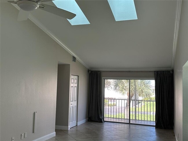 Building Photo - 230 Sun Vista Ct N