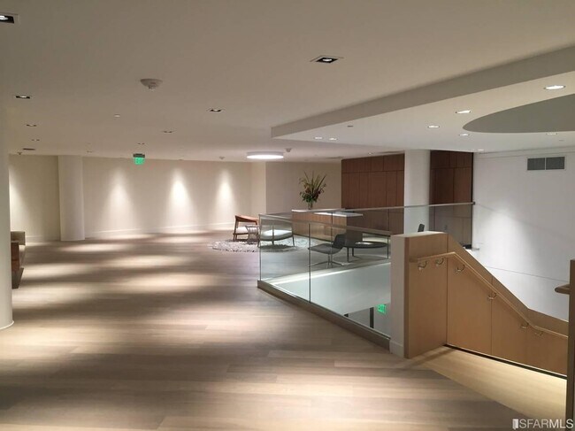 Building Photo - 338 Main St