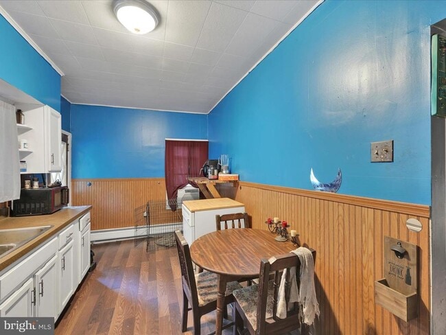 Building Photo - 211 Lincoln Ave