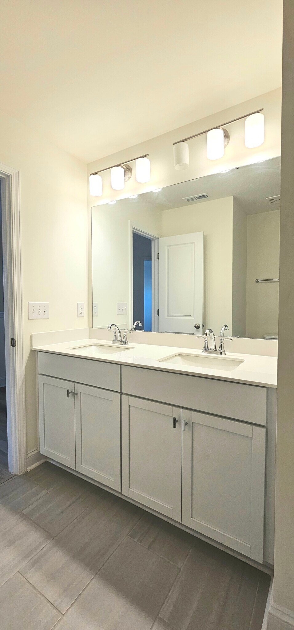 Building Photo - 1534 Cedar Tree Dr